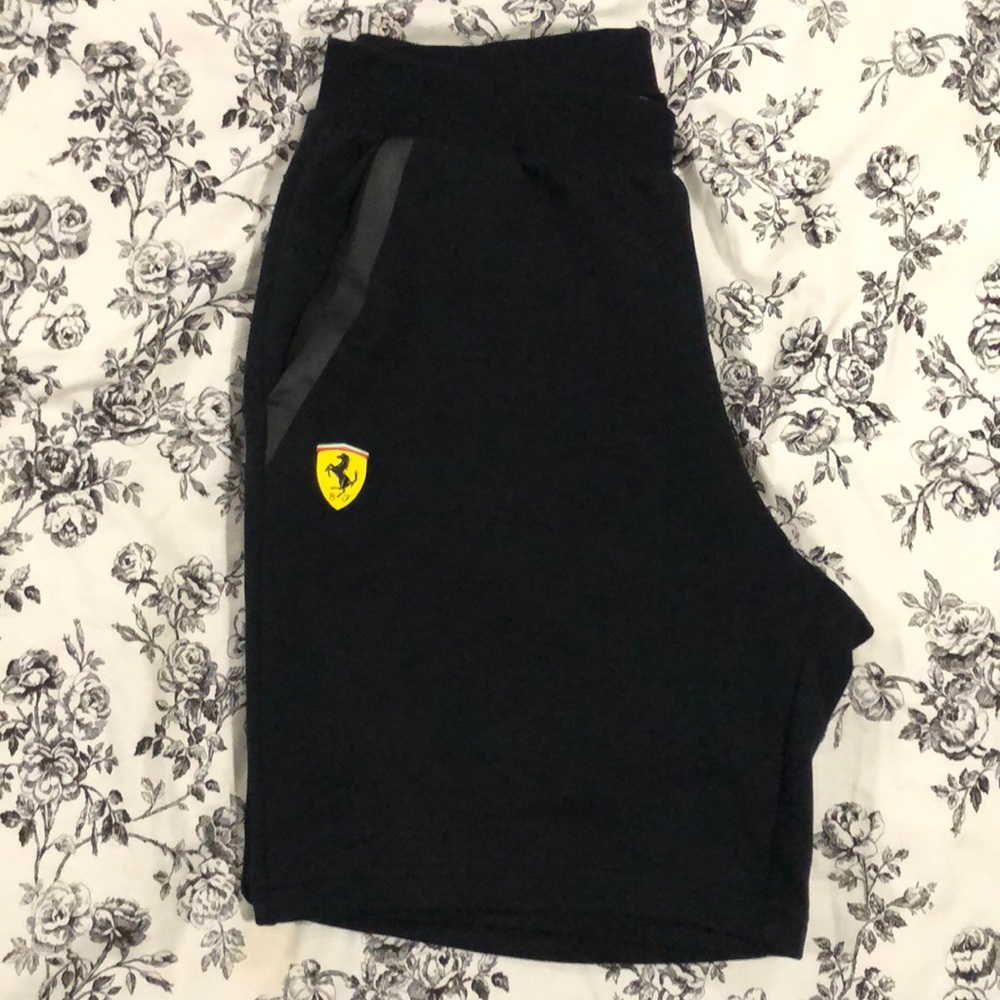 PUMA®️Ferrari men’s jogger shorts